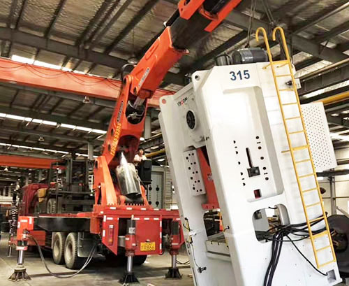 畜禽良种场提升工作效率，选择优质折臂吊租赁服务