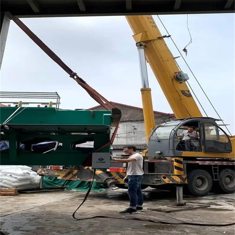 畜禽良种场注意大型吊车出租使用以及应该怎样正确维护