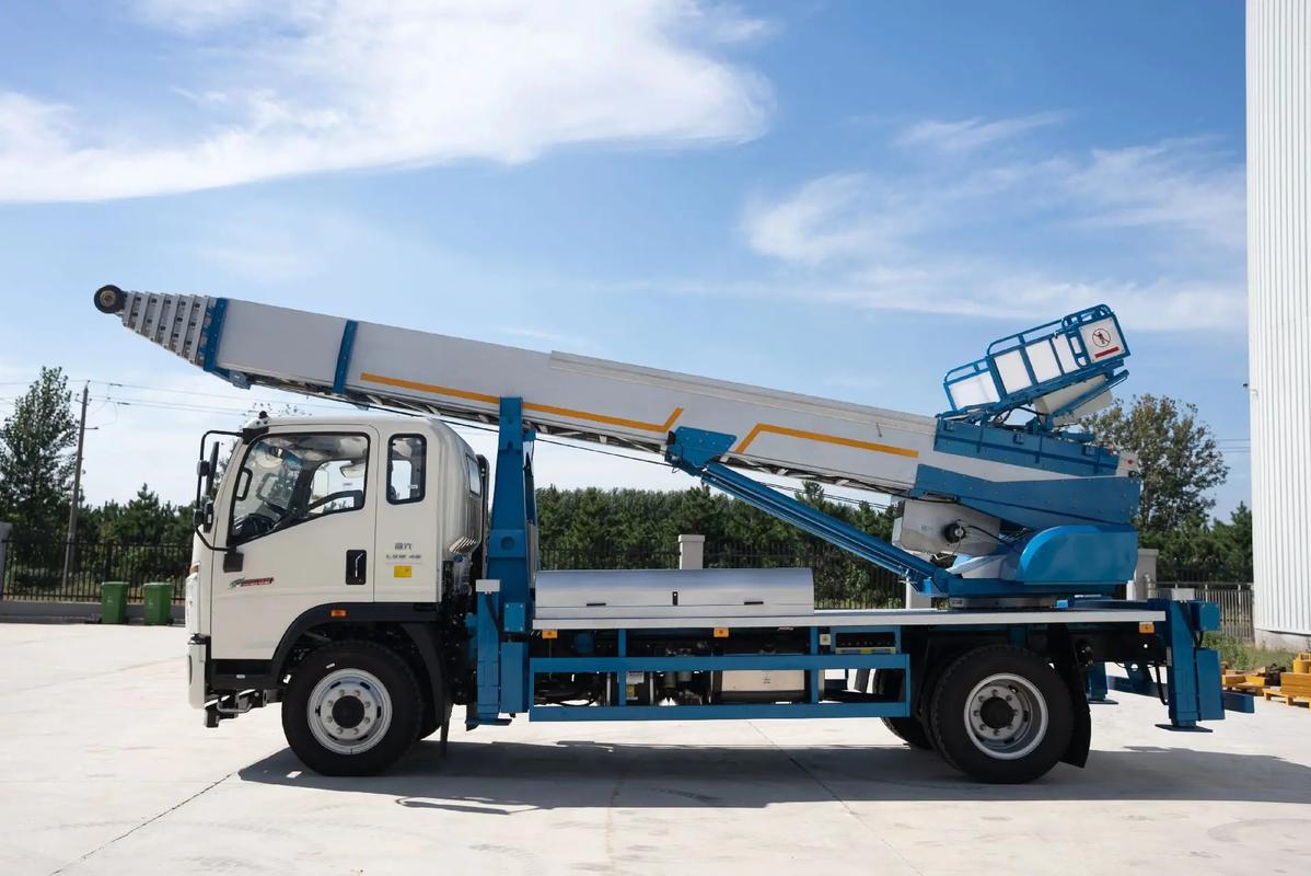 畜禽良种场云梯上料车租赁费用